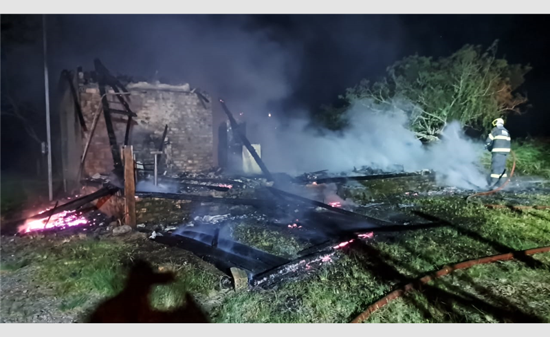 Casa é destruída em incêndio em Restinga Sêca 