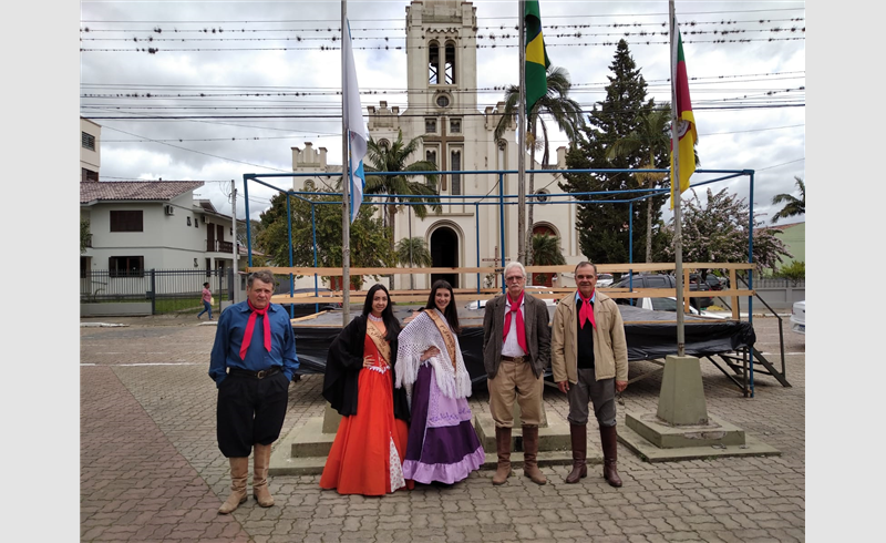 Representantes do Centro de Tradições Gaúchas (CTG) Aliança Gaúcha, da localidade de Jacuí, realizaram diversas atividades no Centro de Restinga Sêca nesta quarta-feira