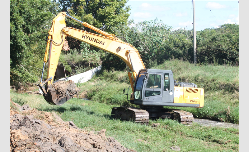 Desassoreamento da Sanga da Restinga começa e busca reduzir alagamentos em Restinga Sêca