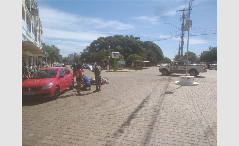 Acidente entre carro e moto na Avenida Júlio de Castilhos  com  a Rua Borges de Medeiros 