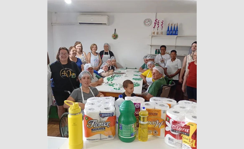 Visita solidária marca preparação para a Páscoa na APAE