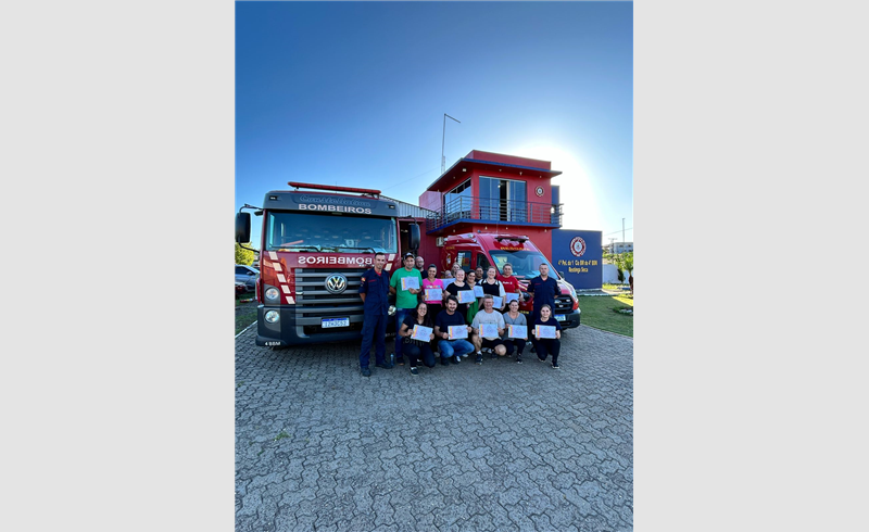 Bombeiros ministram curso para brigadistas