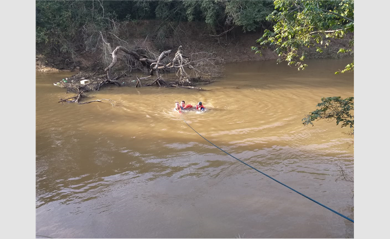 Bombeiros de Restinga Sêca realizam salvamento no Rio Mirim