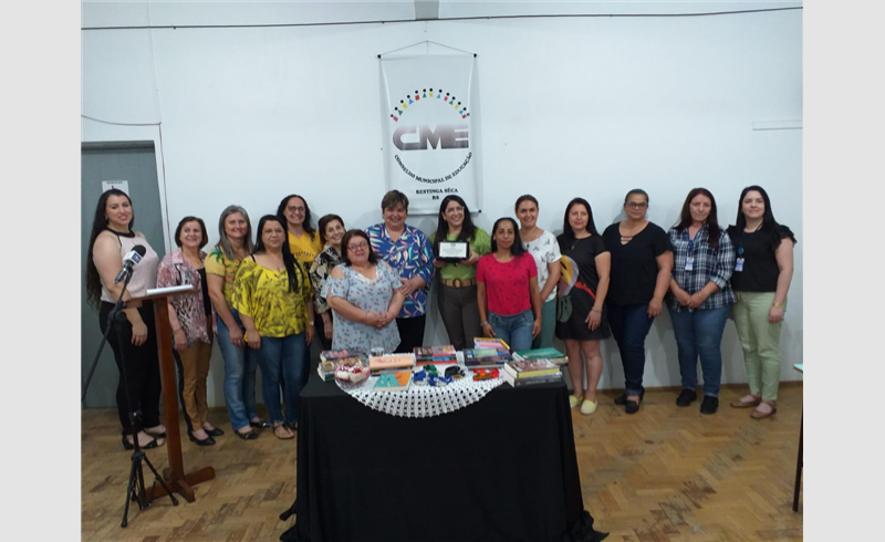 Conselho Municipal de Educação presta homenagens para duas professoras do município