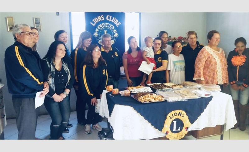 Lions Clube realiza ação com mulheres que trabalham na Coleta Seletiva