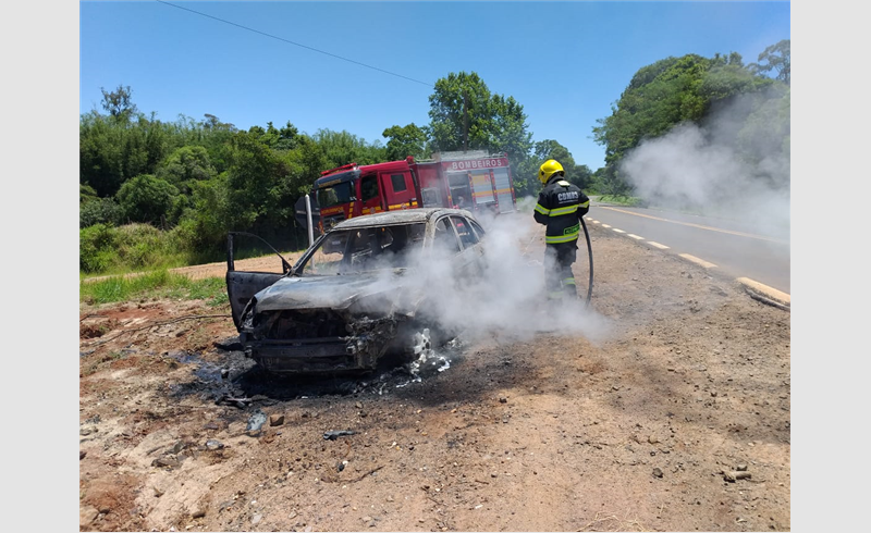 Automóvel pegá fogo na ERS-149