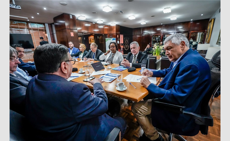 PRESIDÊNCIA DA ALRS MEDIA ENCONTRO ENTRE HOSPITAL ERNESTO DORNELLES E IPE SAÚDE   