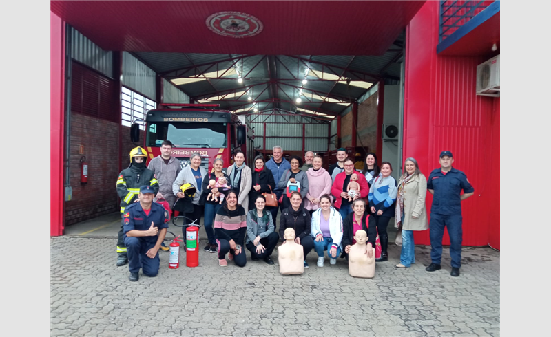 Bombeiros realizam capacitação sobre prevenção de incêndio com professores