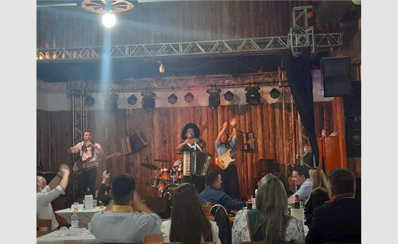 CTG Os Vaqueanos realiza jantar show