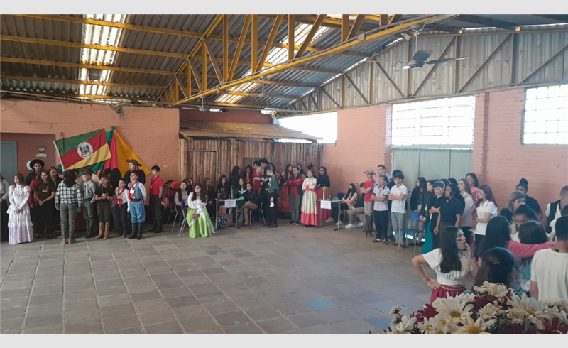 Gincana Tradicionalista da Escola Francisco Manoel agitou a manhã desta sexta-feira 