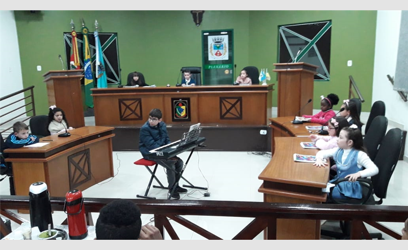 Câmara recebe recital da Escola Santanense de Música
