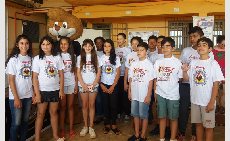 Alunos da Escola Leonor Pires de Macedo recebem certificado do Proerd