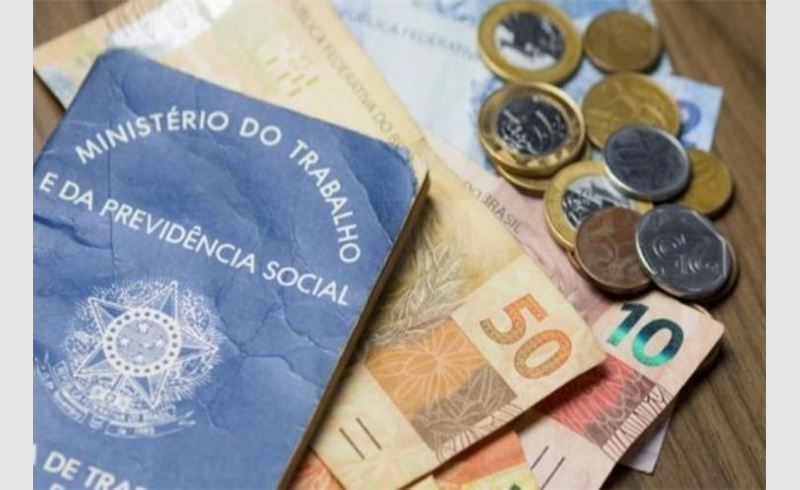 Salário mínimo passa a valer R$ 1,1 mil 