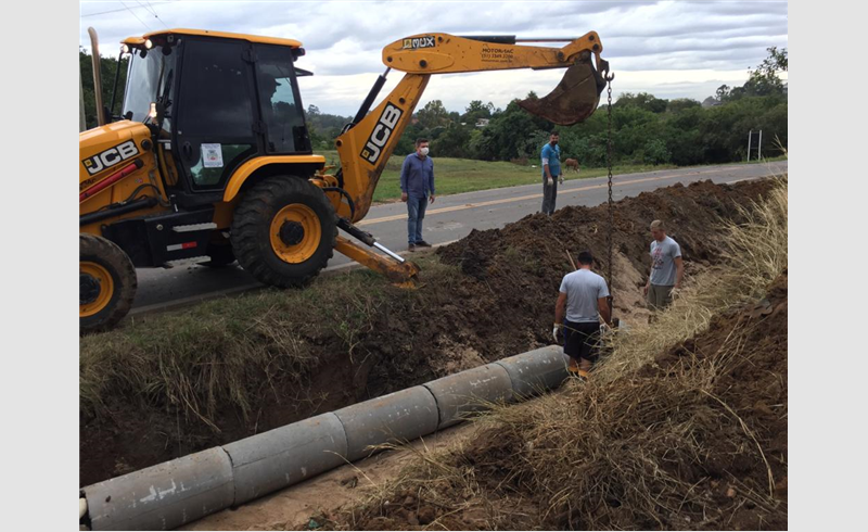 Obras de ampliação da rede de drenagem pluvial junto a ERS-149