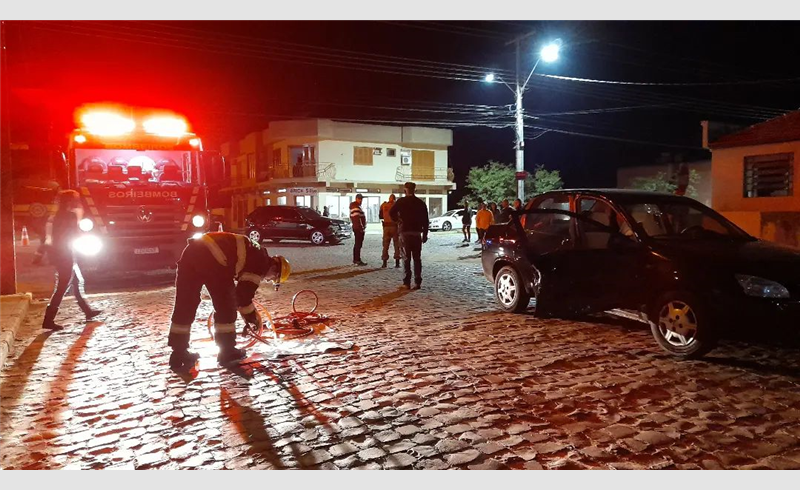 Colisão entre veículos no centro de Restinga Seca deixa pessoa levemente ferida