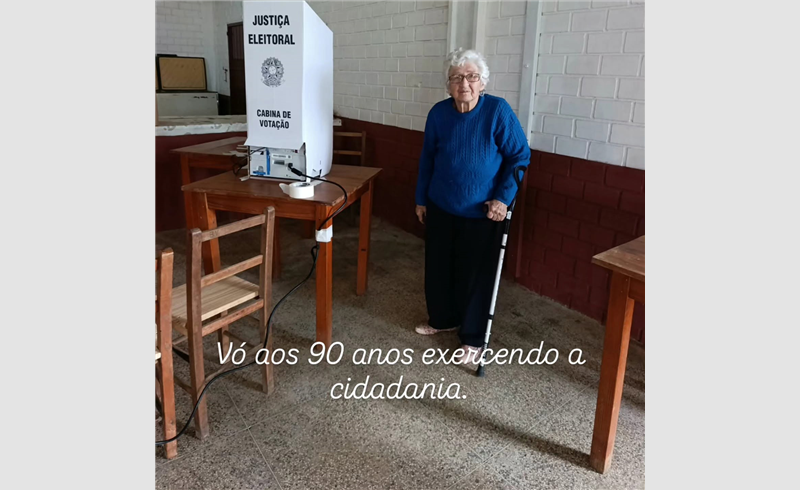 AOS 90 ANOS, ELEITORA FAZ QUESTÃO DE IR ÀS URNAS EM RESTINGA SÊCA