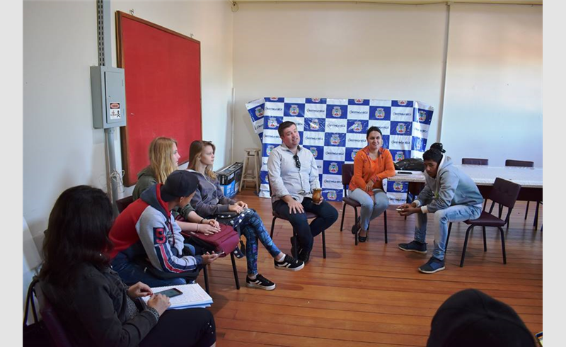 Alunos da Escola Dezidério Fuzer entrevistaram prefeito