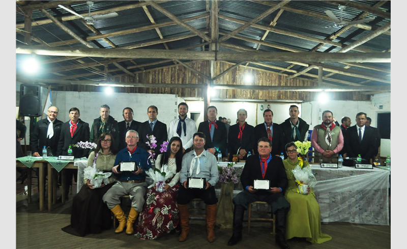 Sessão Solene da Câmara Municipal de Vereadores de Restinga Sêca homenageou os três destaques tradicionalistas