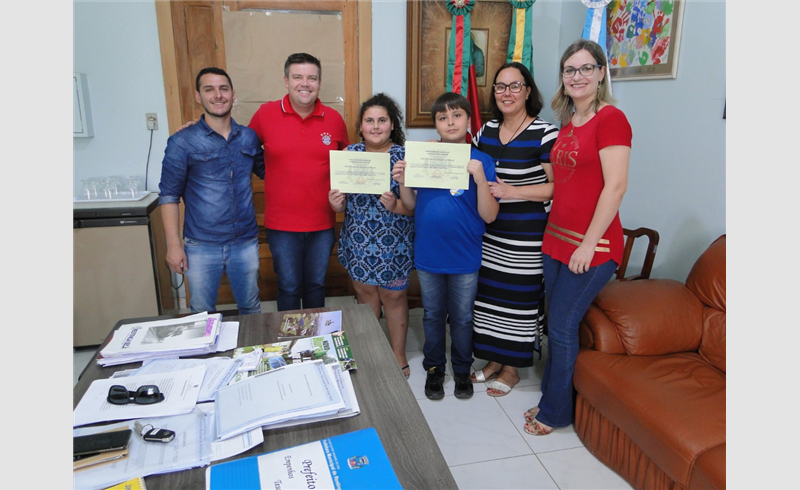 Alunos recebem premiação da Olimpíada de Matemática 