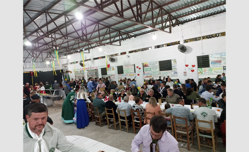Centro de Tradições Gaúchas (CTG) Passo da Porteira comemorou 35 anos de fundação com um Jantar Fandango na última sexta-feira