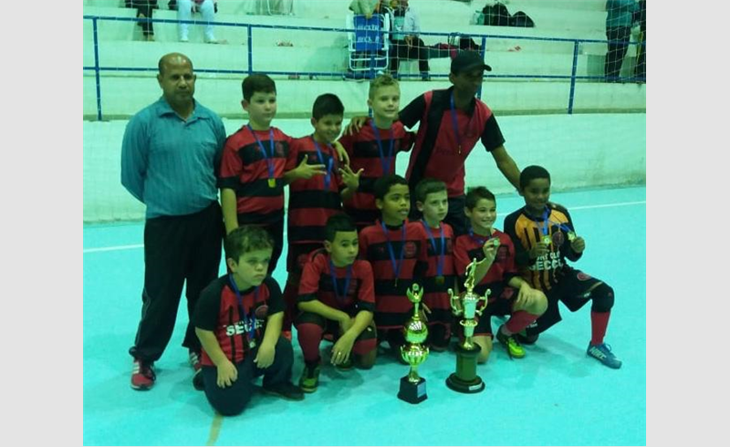 Escolinha do Secco é campeã de torneio em Faxinal