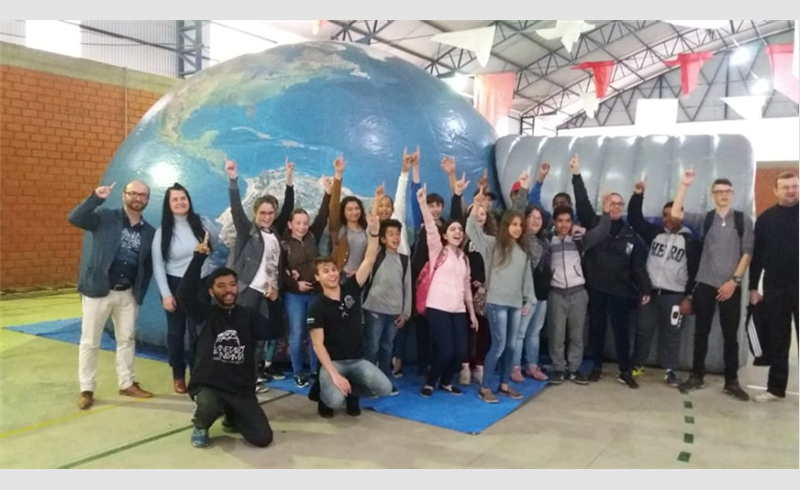 Planetário móvel traz conhecimento para acadêmicos e alunos de Restinga Sêca