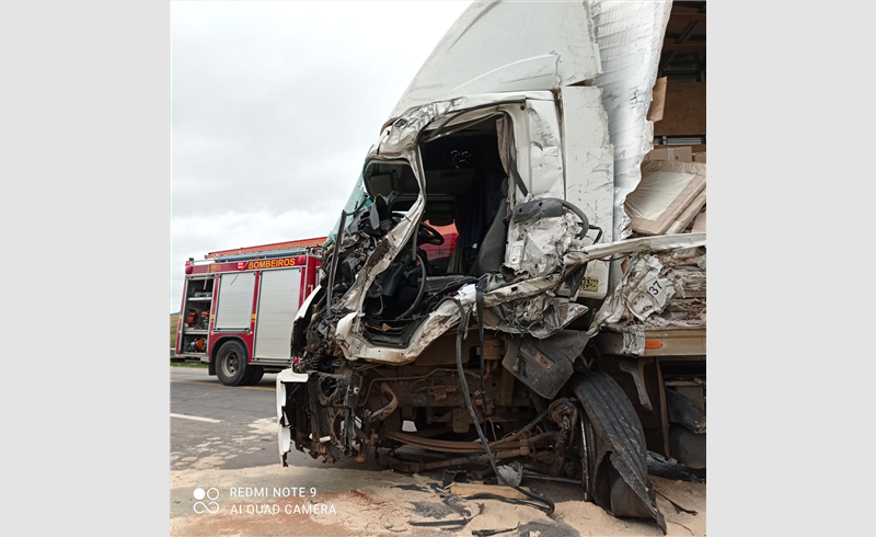 Acidente entre caminhões em Santuário, Restinga Sêca, deixa motorista levemente ferido