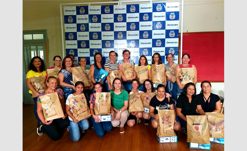SME  entrega equipamentos de segurança para profissionais das escolas