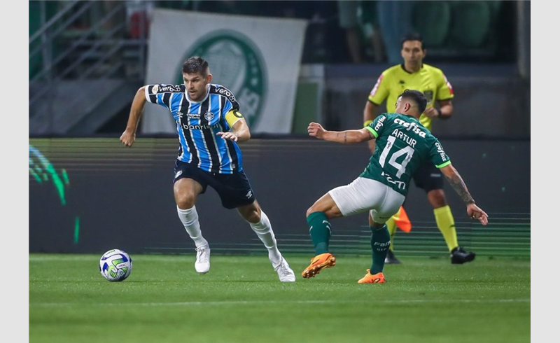 Grêmio leva 4 a 1 do Palmeiras e cai para o décimo lugar na tabela do Campeonato Brasileiro