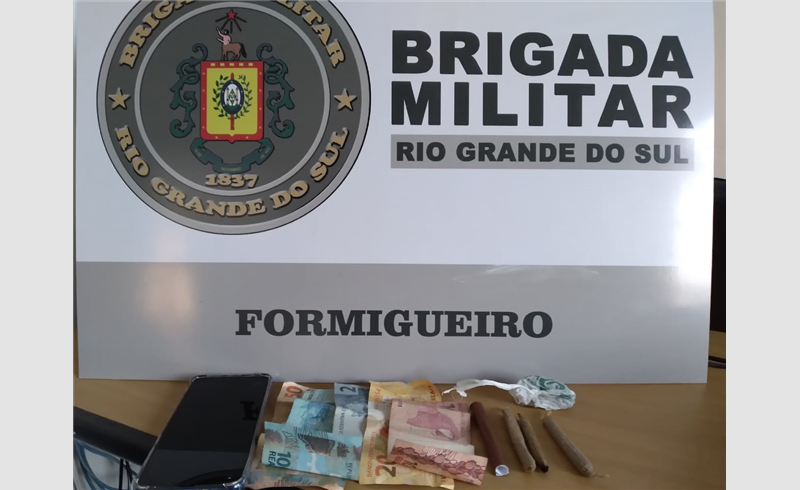 Brigada Militar de Formigueiro prende indivíduo com drogas chegando na Rodoviária do Município