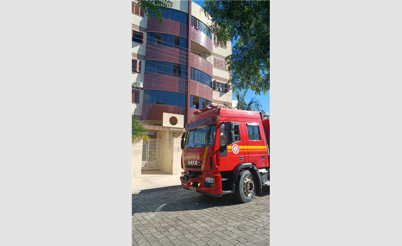 Bombeiros resgatam pessoa presa em elevador no centro de Restinga Sêca