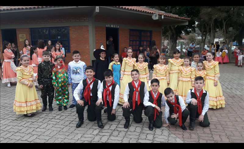 Semana Farroupilha 2018: Grupos de dança do C.T.G. Os Vaqueanos se apresentam na Praça