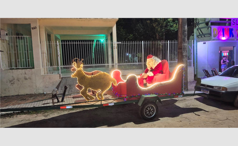 Noite de Natal no Balneário das Tunas emociona com nova geração de Papai Noel