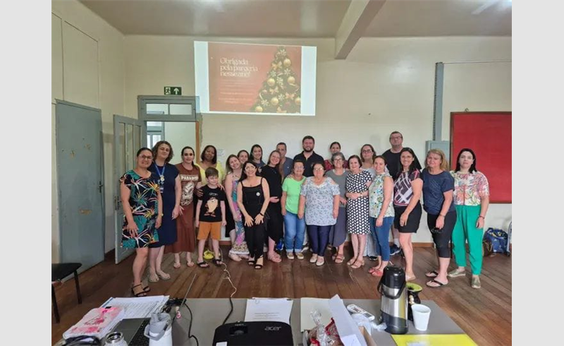 Equipes diretivas participam de reunião de avaliação e planejamento para 2026