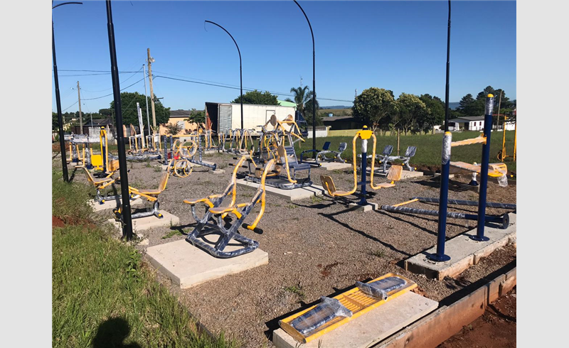 Prefeitura inicia instalação de equipamentos da academia ao ar livre no Bairro São Luiz