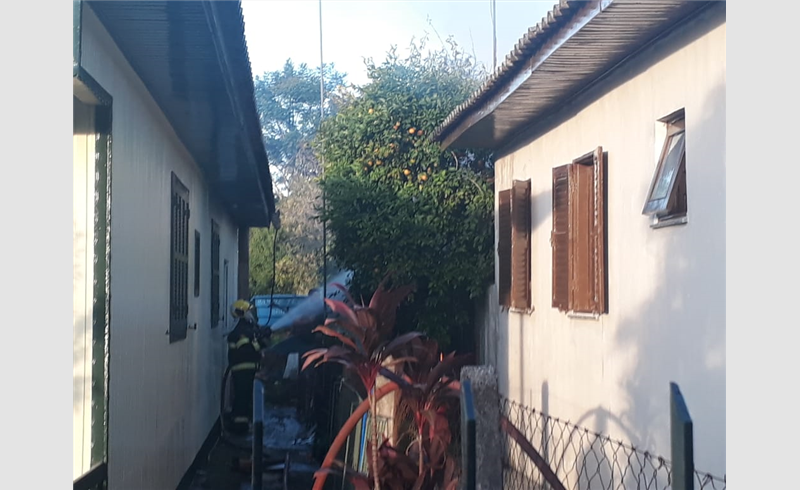 Incêndio atinge residência na Rua Francisco Giuliani