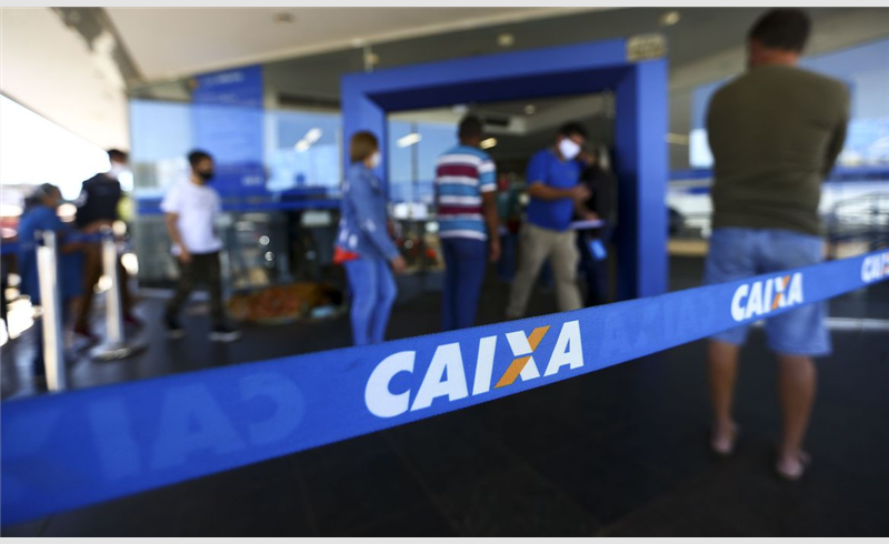 Caixa paga auxílio emergencial a beneficiários do Bolsa Família