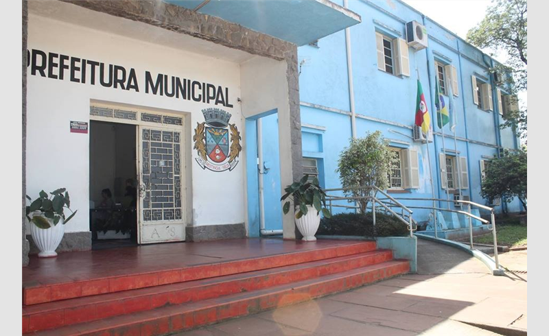 Prefeitura Municipal com meio expediente na terça-feira (17)