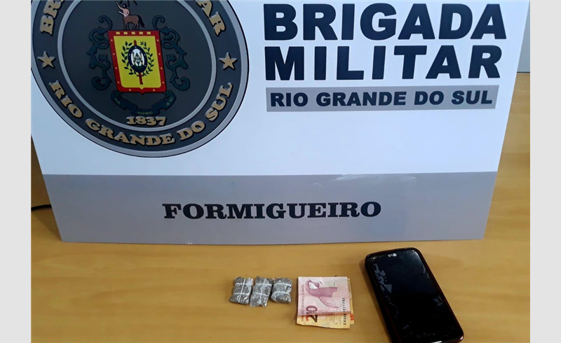 Brigada Militar de Formigueiro prende indivíduo por tráfico de entorpecentes