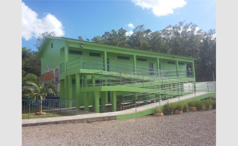 Escolas Municipais recebem nova pintura realizada por integrantes do Projeto Calebe