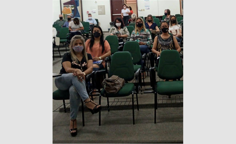 Secretaria de Educação participou de reunião da AMCENTRO