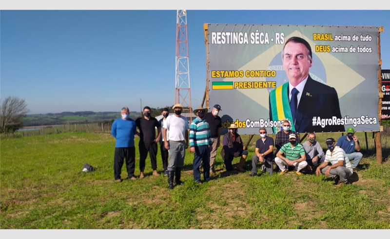 Grupo AgroRestinga inaugura outdoor em apoio ao presidente Bolsonaro