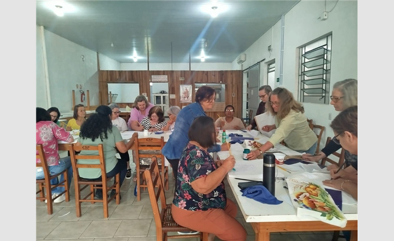 Atividade de artesanato promove integração no Bairro São Luiz através do SCFV