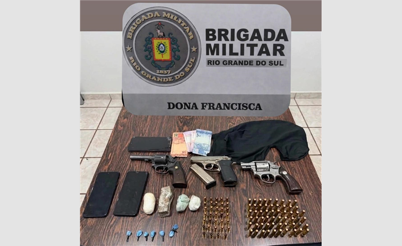 Brigada Militar prende dois homens e apreende adolescente por porte ilegal de arma de fogo e tráfico de entorpecentes em Dona Francisca