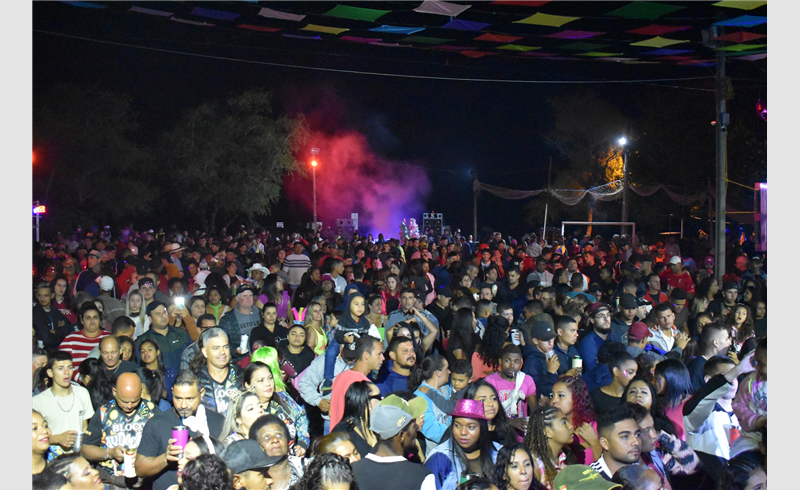 Carnaval das Tunas é aberto oficialmente com show e milhares de pessoas