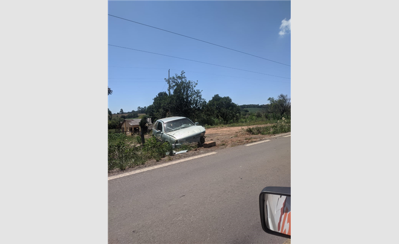 Carro sai da pista em Restinga Sêca. Confira!!