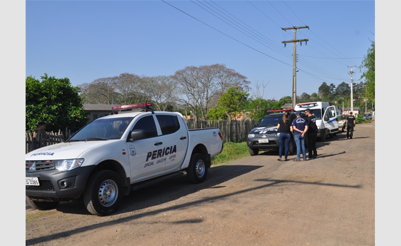 Policia Civil, IGP, Brigada Militar e Susepe fazem operação de perícias no bairro São Luiz