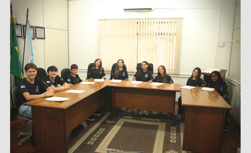 "Vereador por um Dia" encerra a 25ª Semana da Câmara de Restinga Sêca com ato solene no plenário