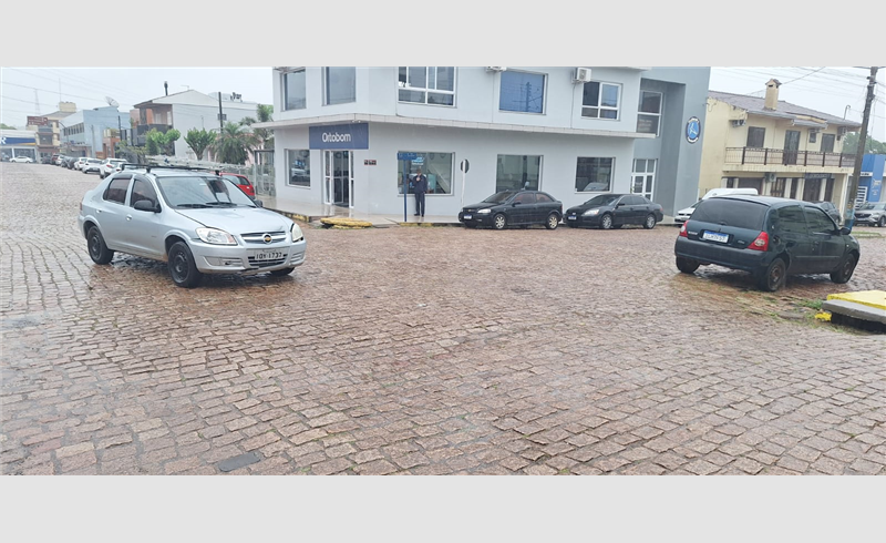 Acidente de Trânsito na esquina da rua Moisés Cantarelli com a Avenida Alberto Pasqualini