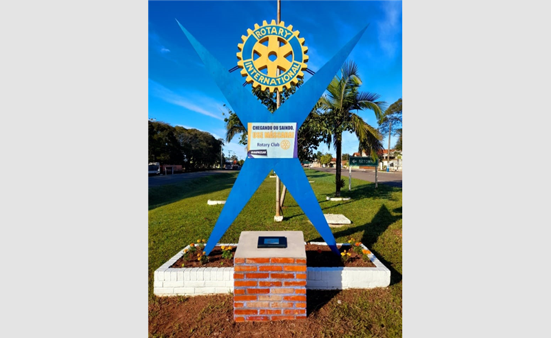 Placa alusiva aos 20 anos do Rotary Club de Restinga Sêca é coloca no marco na entrada da cidade